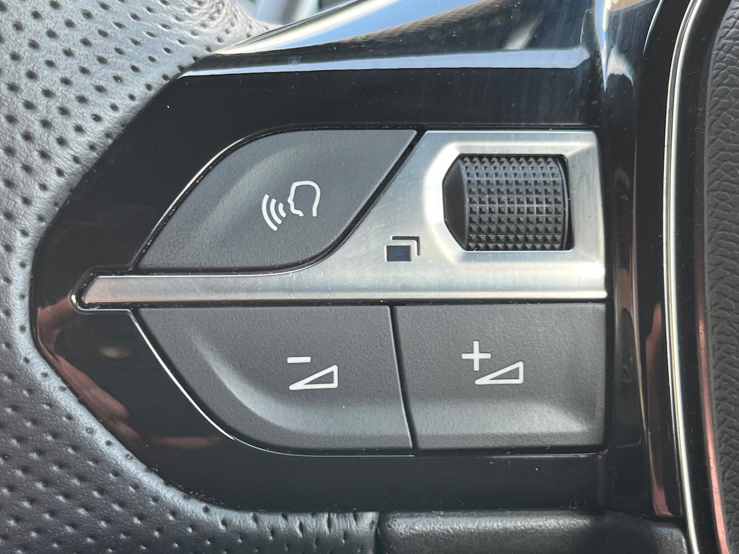 Used Peugeot 2008 2023 for sale - 76189959: Photo 43