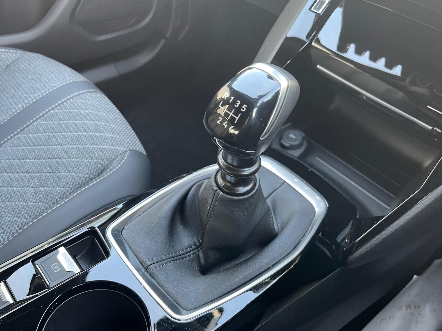 Used Peugeot 2008 2024 for sale - 76700995: Photo 37