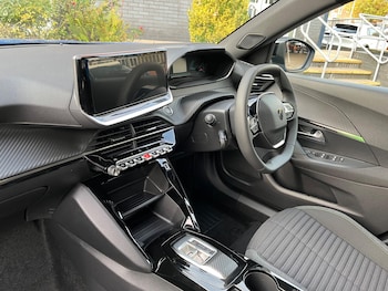 Used Peugeot E-2008 2025 for sale - 76499421: Photo