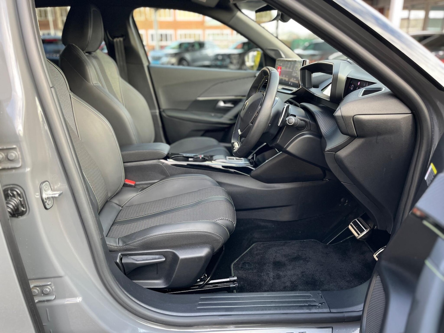 Used Peugeot 2008 2023 for sale - 76824300: Photo 13