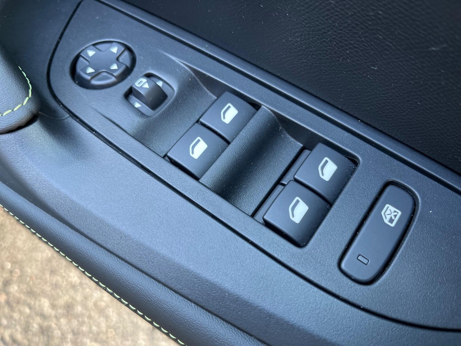 Used Peugeot 2008 2023 for sale - 76824300: Photo 32