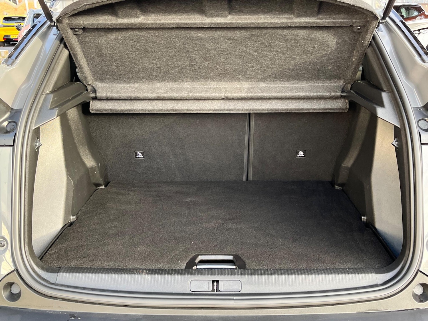 Used Peugeot 2008 2023 for sale - 76824300: Photo 9