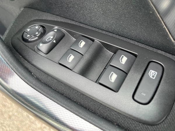 Used Peugeot 2008 2017 for sale - 76214038: Photo 16