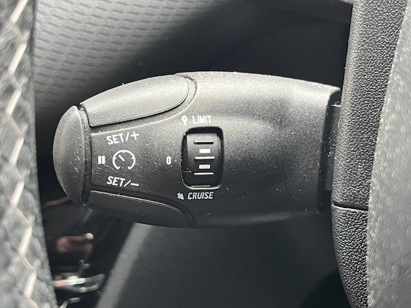 Used Peugeot 2008 2017 for sale - 76214038: Photo 32