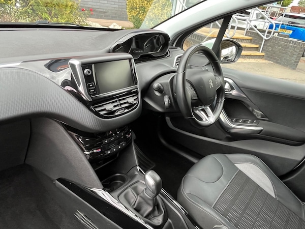 Used Peugeot 2008 2017 for sale - 76214038: Photo 3