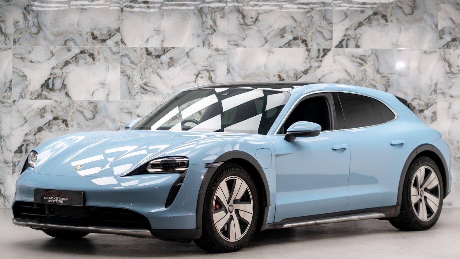 Used Porsche Taycan 2021 for sale - 76619927: Photo 5