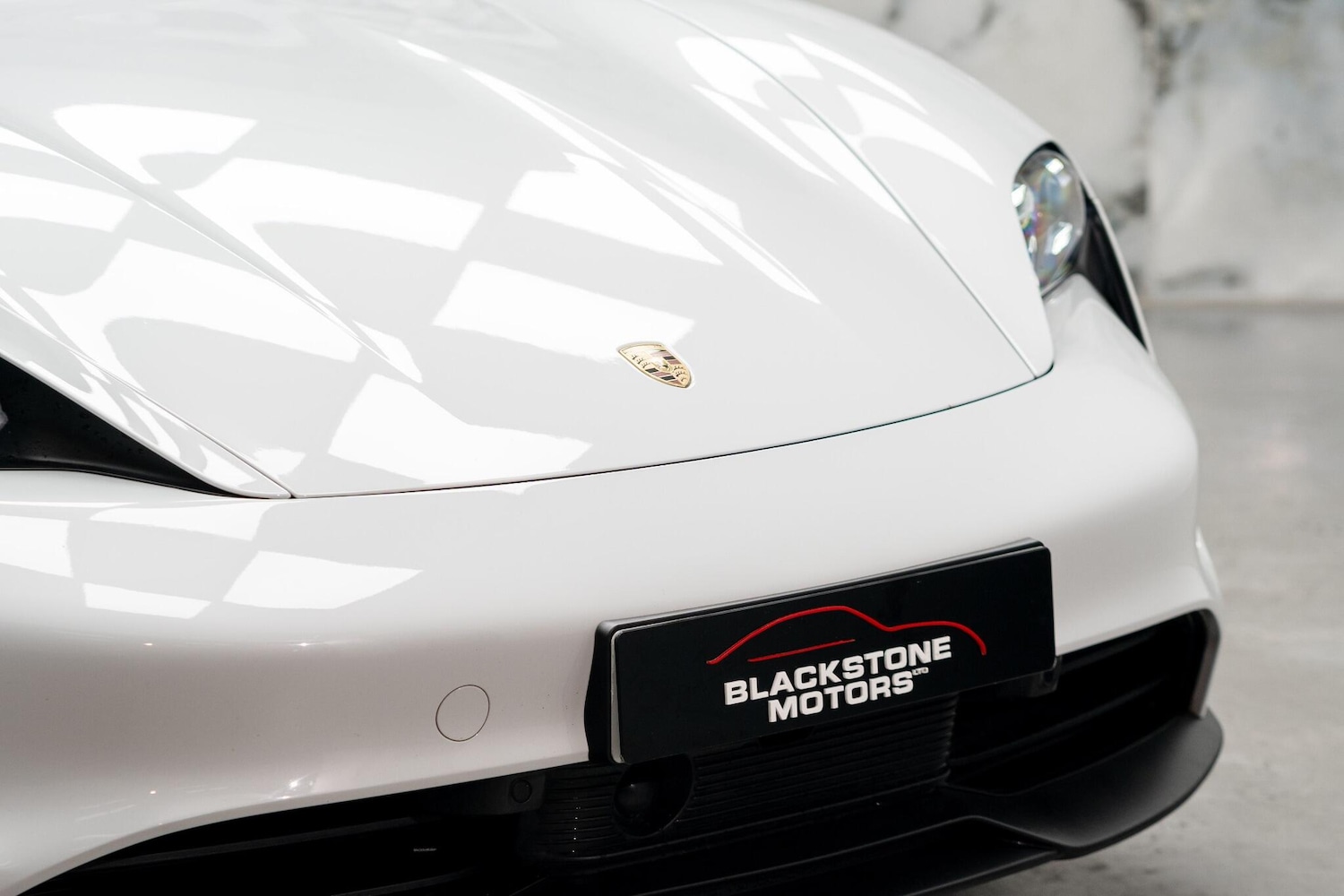 Used Porsche Taycan 2021 for sale - 76499551: Photo 2