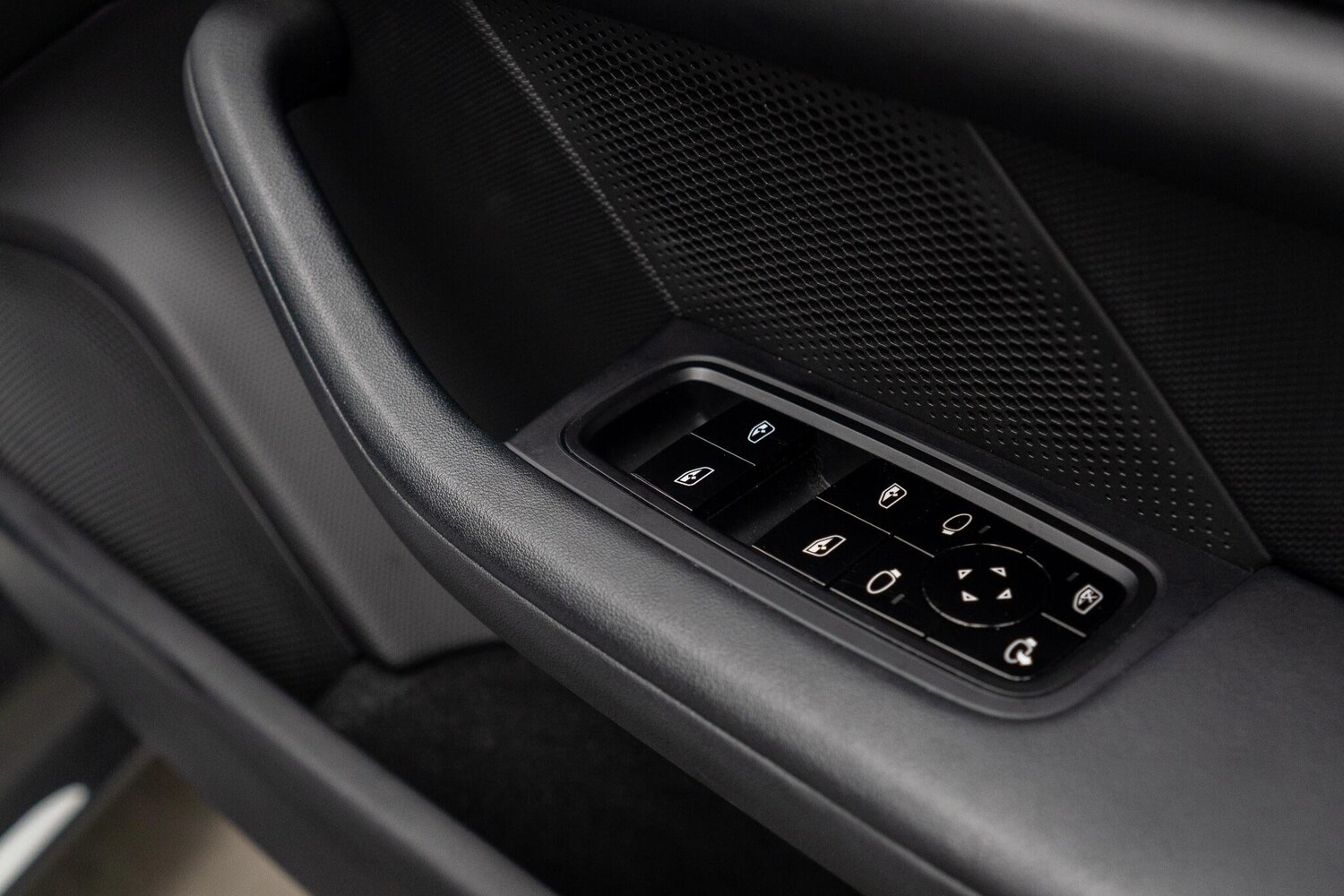 Used Porsche Taycan 2021 for sale - 76499551: Photo 31