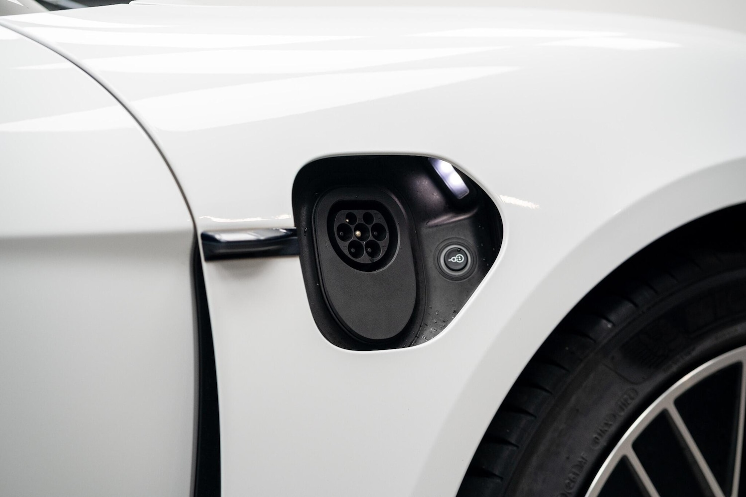 Used Porsche Taycan 2021 for sale - 76499551: Photo 5