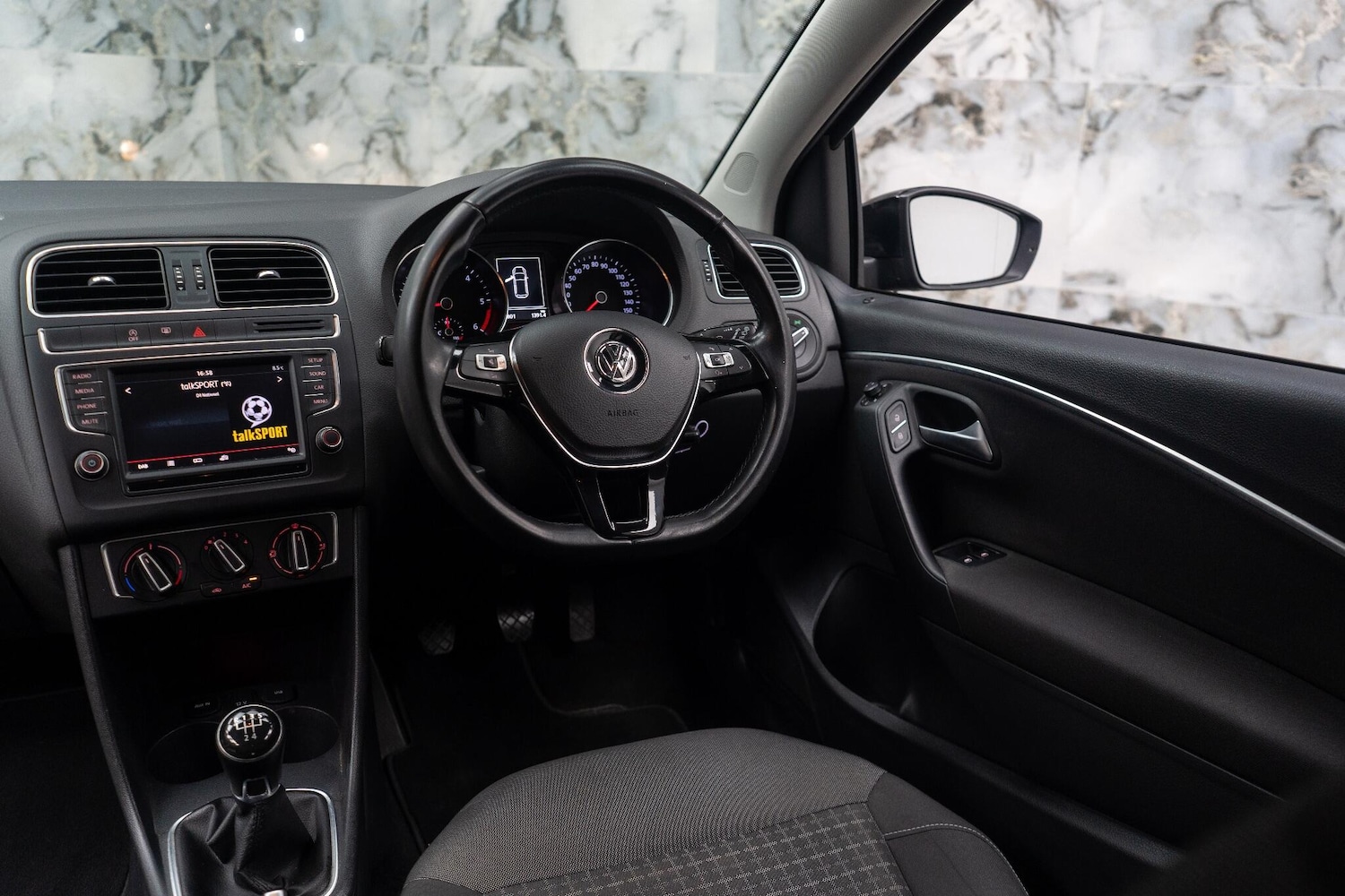 Used Volkswagen Polo 2015 for sale - 77425747: Photo 28