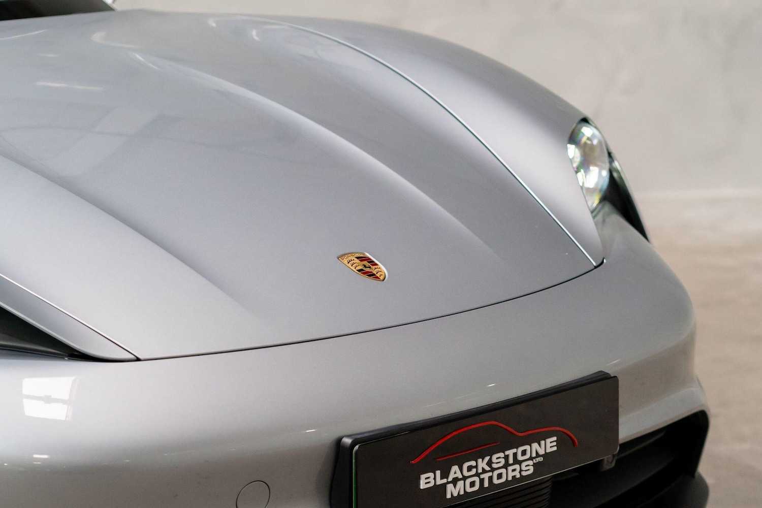 Used Porsche Taycan 2020 for sale - 78185284: Photo 2