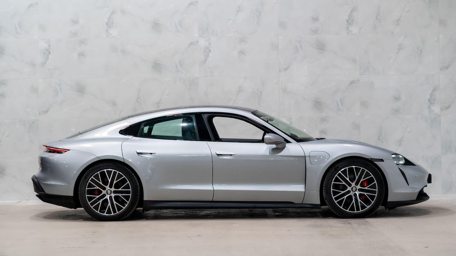 Used Porsche Taycan 2020 for sale - 78185284: Photo 4