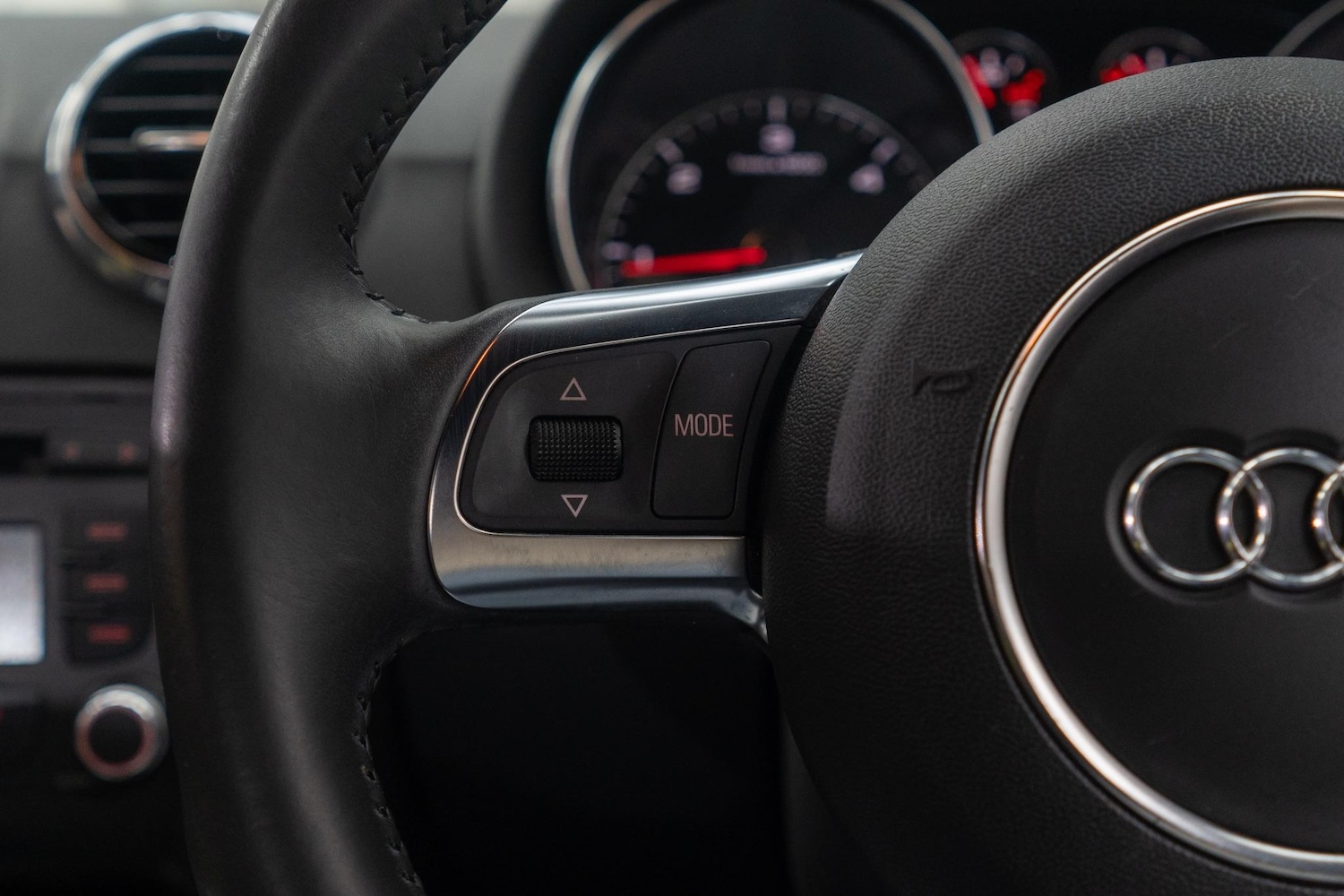 Used Audi TT 2012 for sale - 76987982: Photo 14