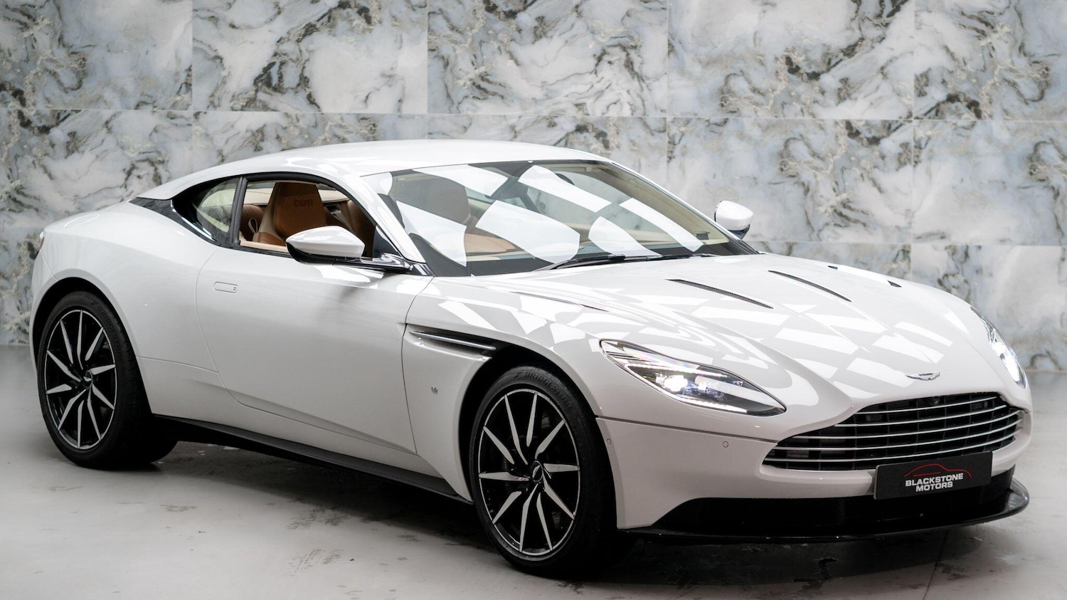 Used Aston Martin DB11 2016 for sale - 76473221: Photo 1