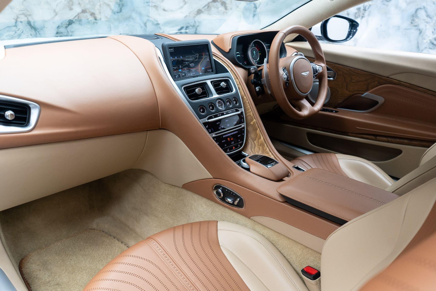 Used Aston Martin DB11 2016 for sale - 76473221: Photo 14