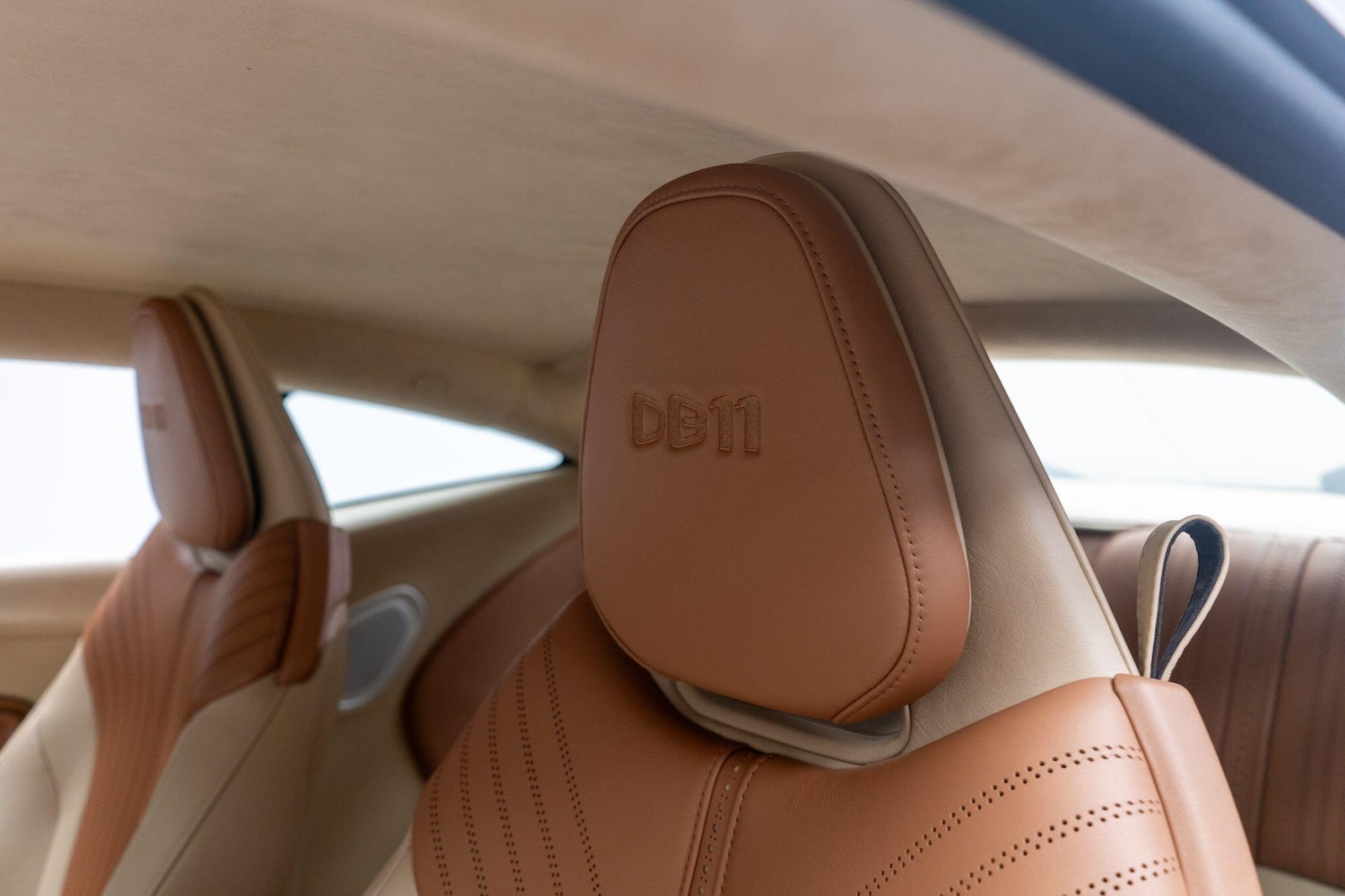 Used Aston Martin DB11 2016 for sale - 76473221: Photo 17