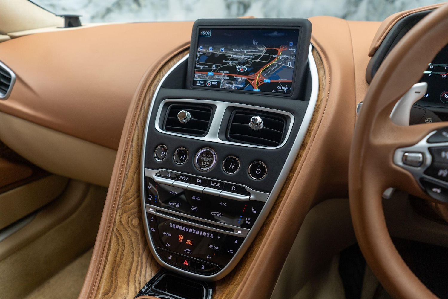 Used Aston Martin DB11 2016 for sale - 76473221: Photo 19