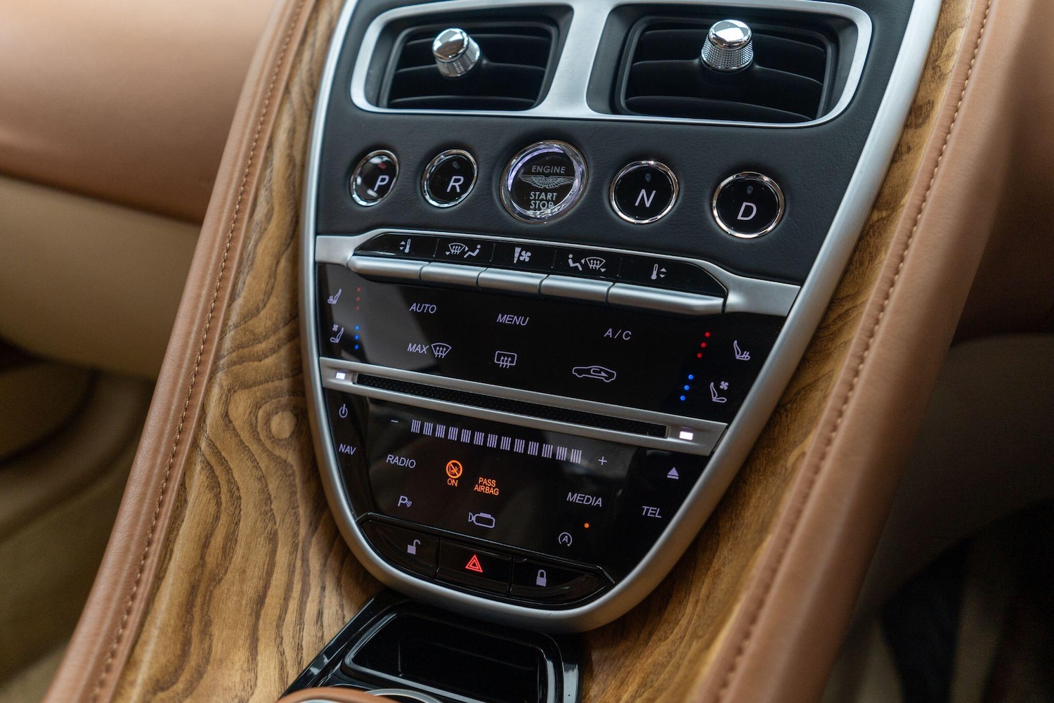 Used Aston Martin DB11 2016 for sale - 76473221: Photo 20