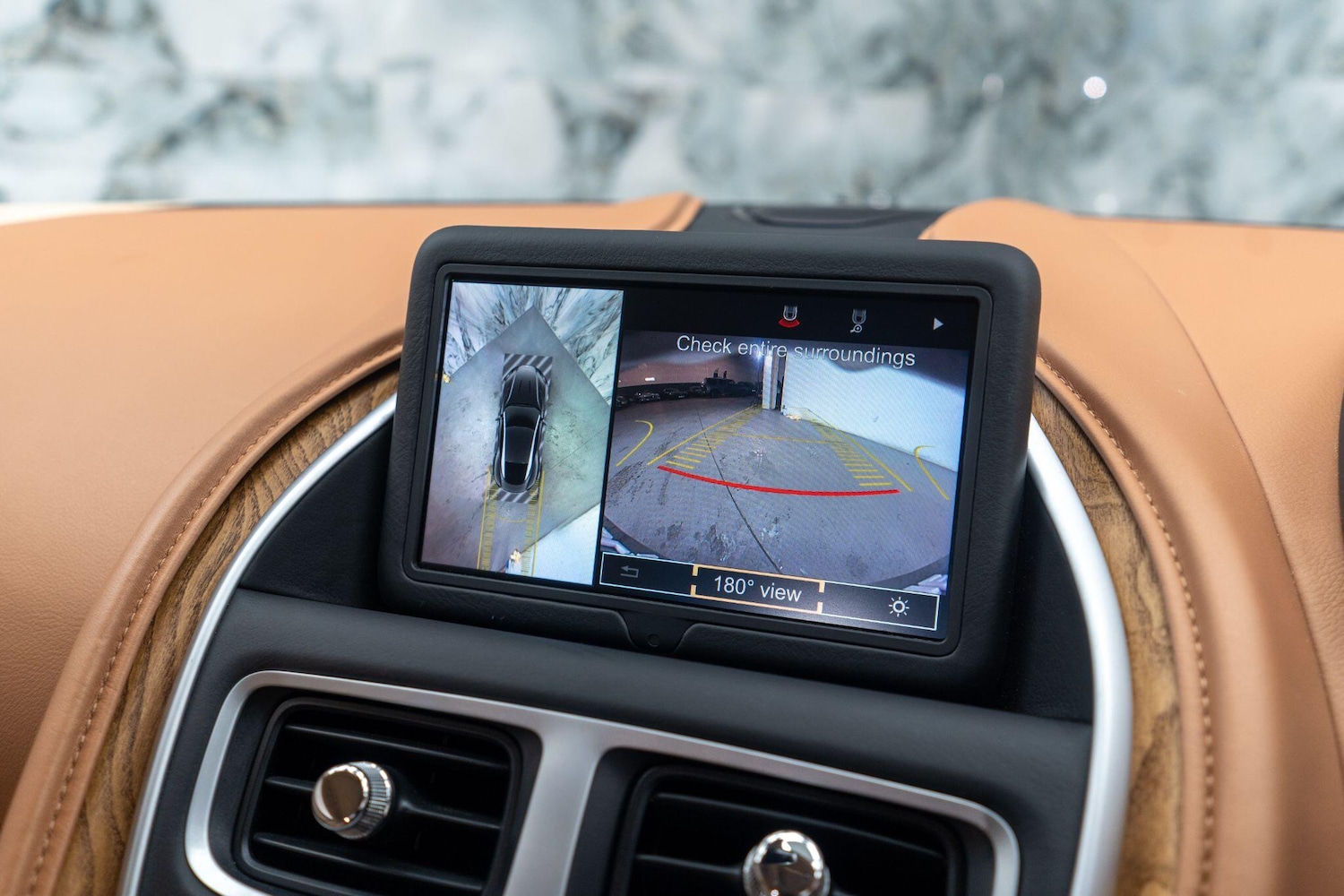 Used Aston Martin DB11 2016 for sale - 76473221: Photo 23