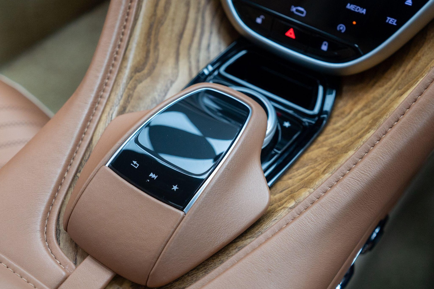 Used Aston Martin DB11 2016 for sale - 76473221: Photo 25