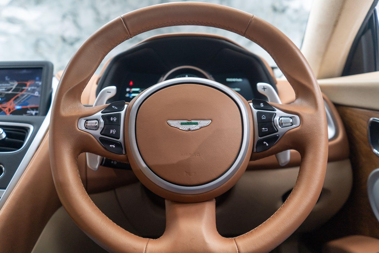 Used Aston Martin DB11 2016 for sale - 76473221: Photo 26