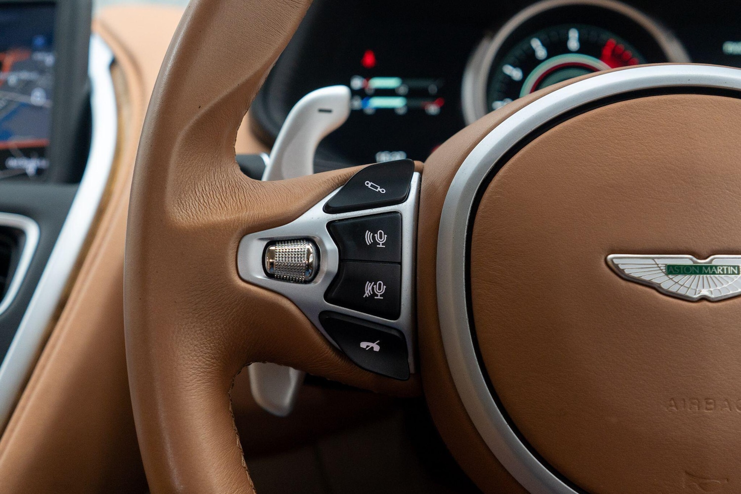 Used Aston Martin DB11 2016 for sale - 76473221: Photo 27