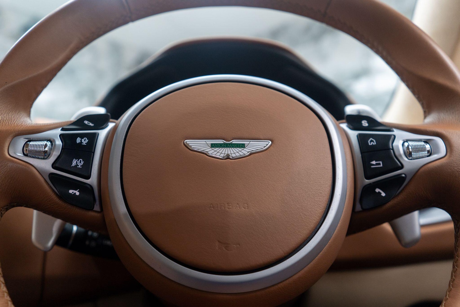 Used Aston Martin DB11 2016 for sale - 76473221: Photo 28