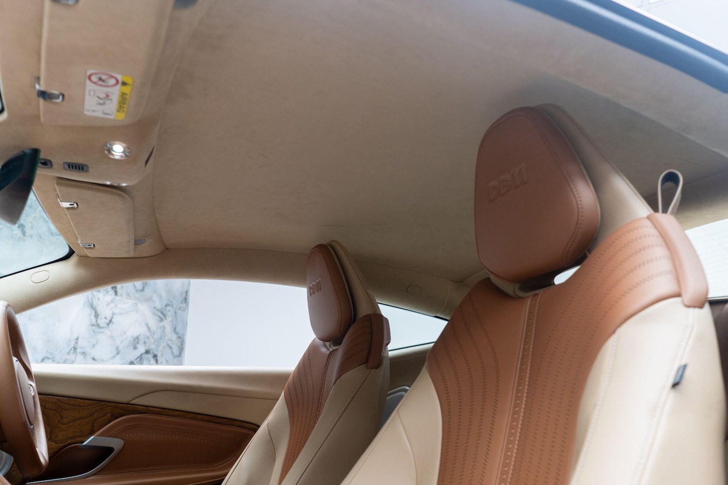 Used Aston Martin DB11 2016 for sale - 76473221: Photo 38