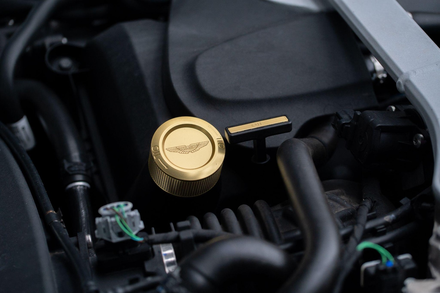 Used Aston Martin DB11 2016 for sale - 76473221: Photo 41