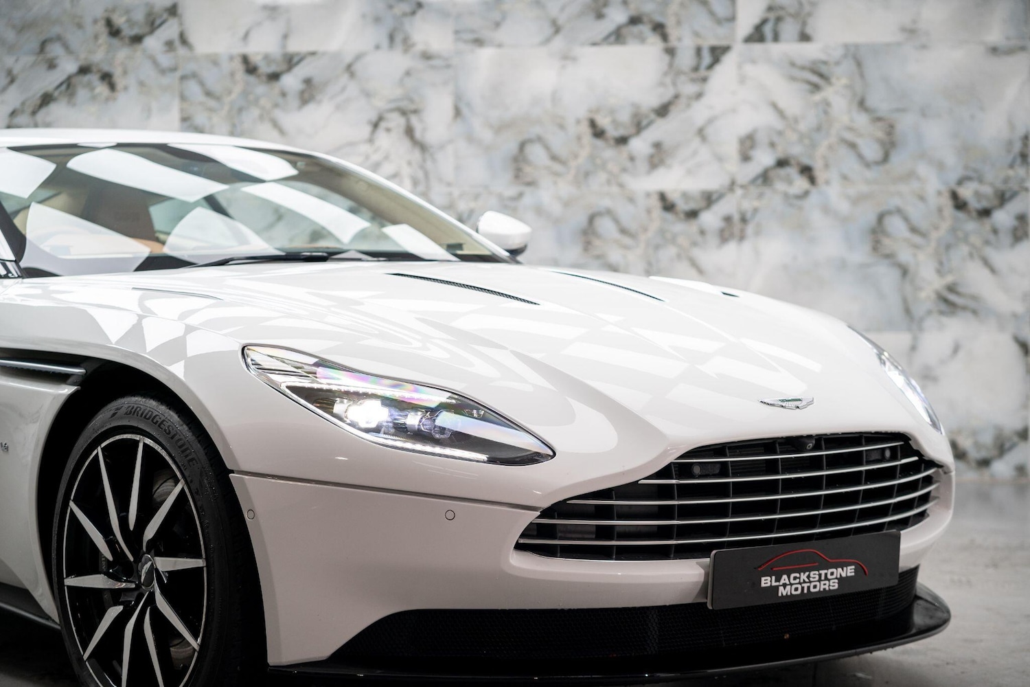 Used Aston Martin DB11 2016 for sale - 76473221: Photo 47