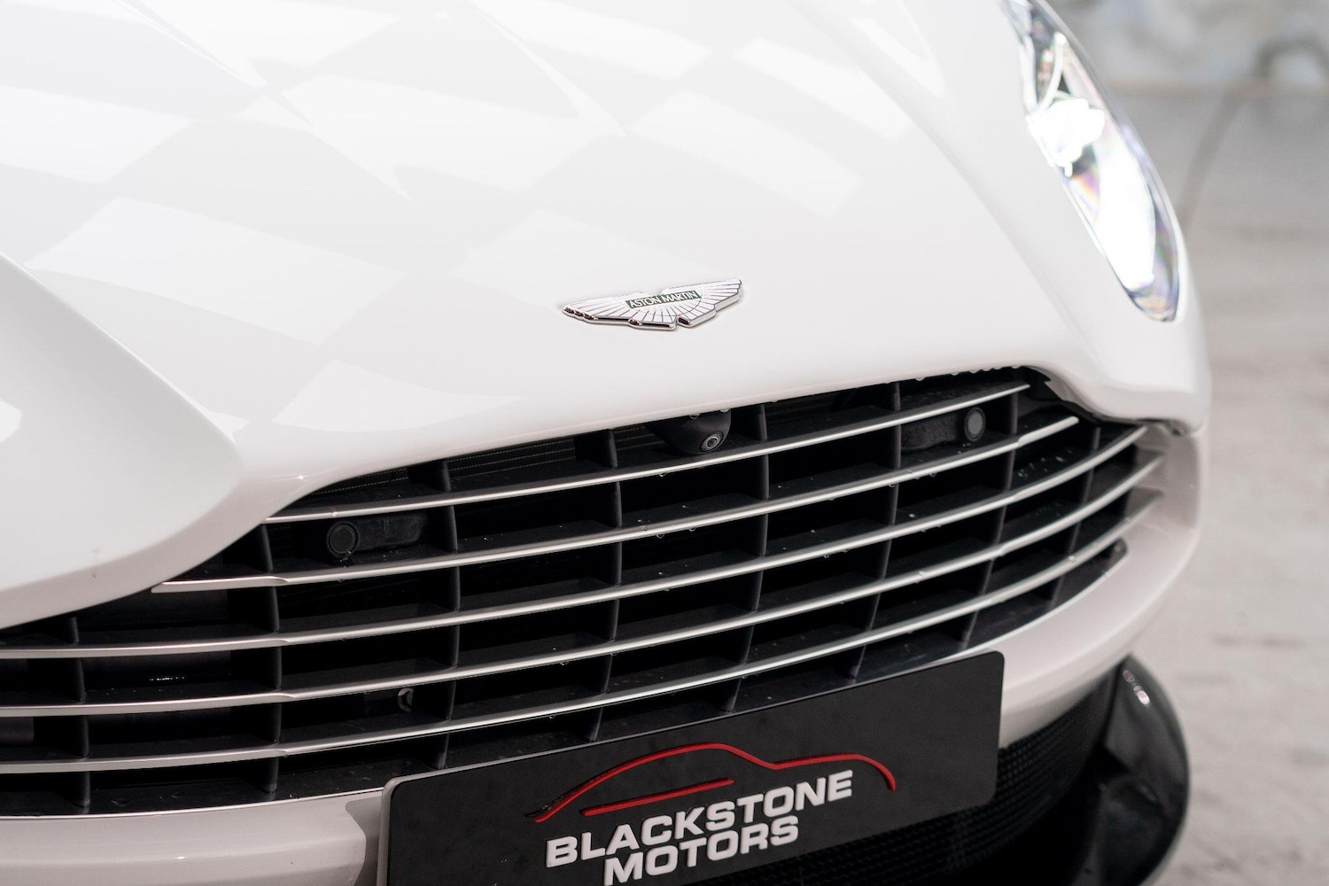 Used Aston Martin DB11 2016 for sale - 76473221: Photo 48