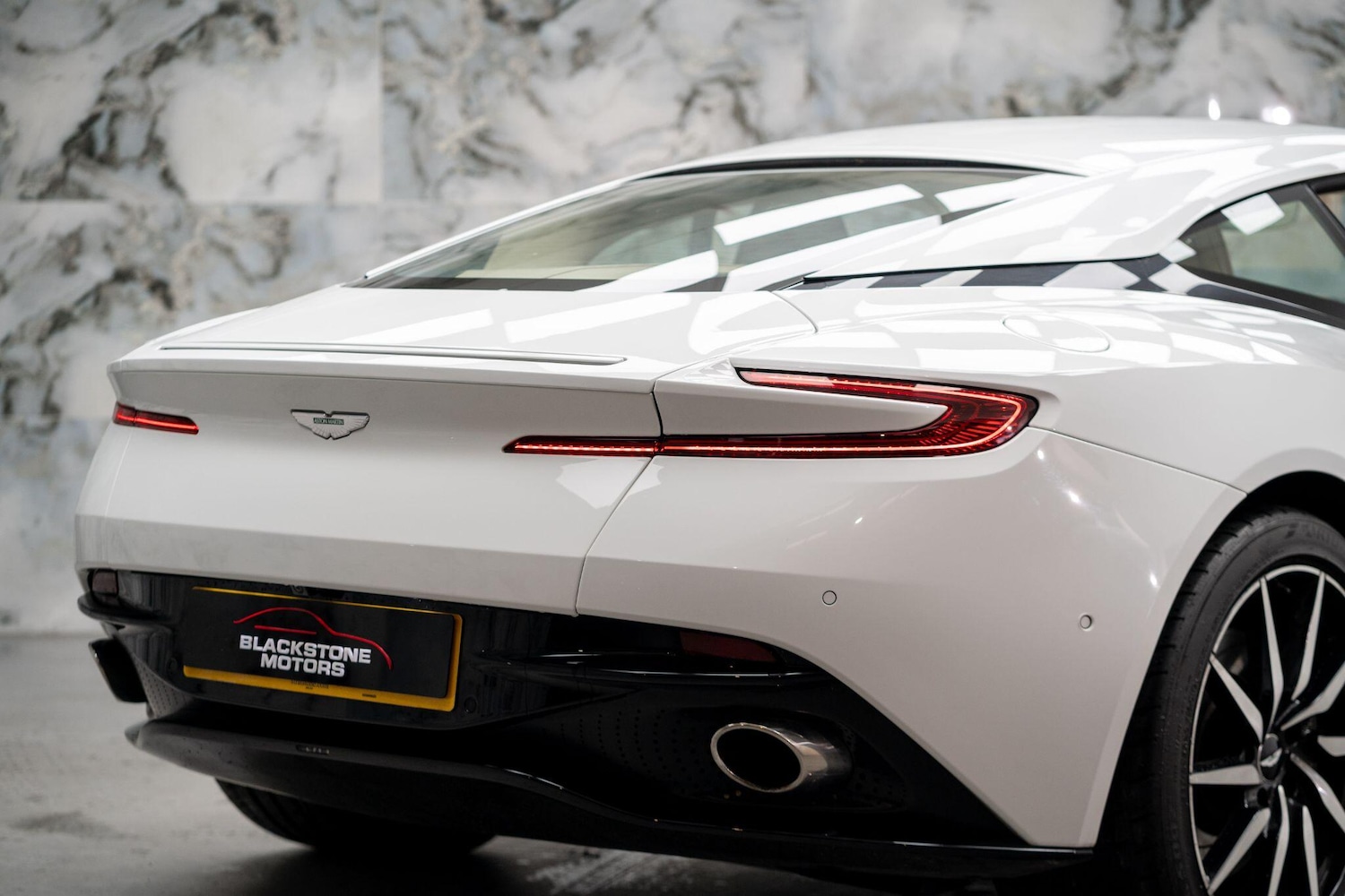 Used Aston Martin DB11 2016 for sale - 76473221: Photo 49