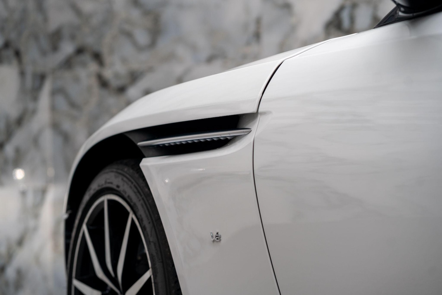 Used Aston Martin DB11 2016 for sale - 76473221: Photo 51