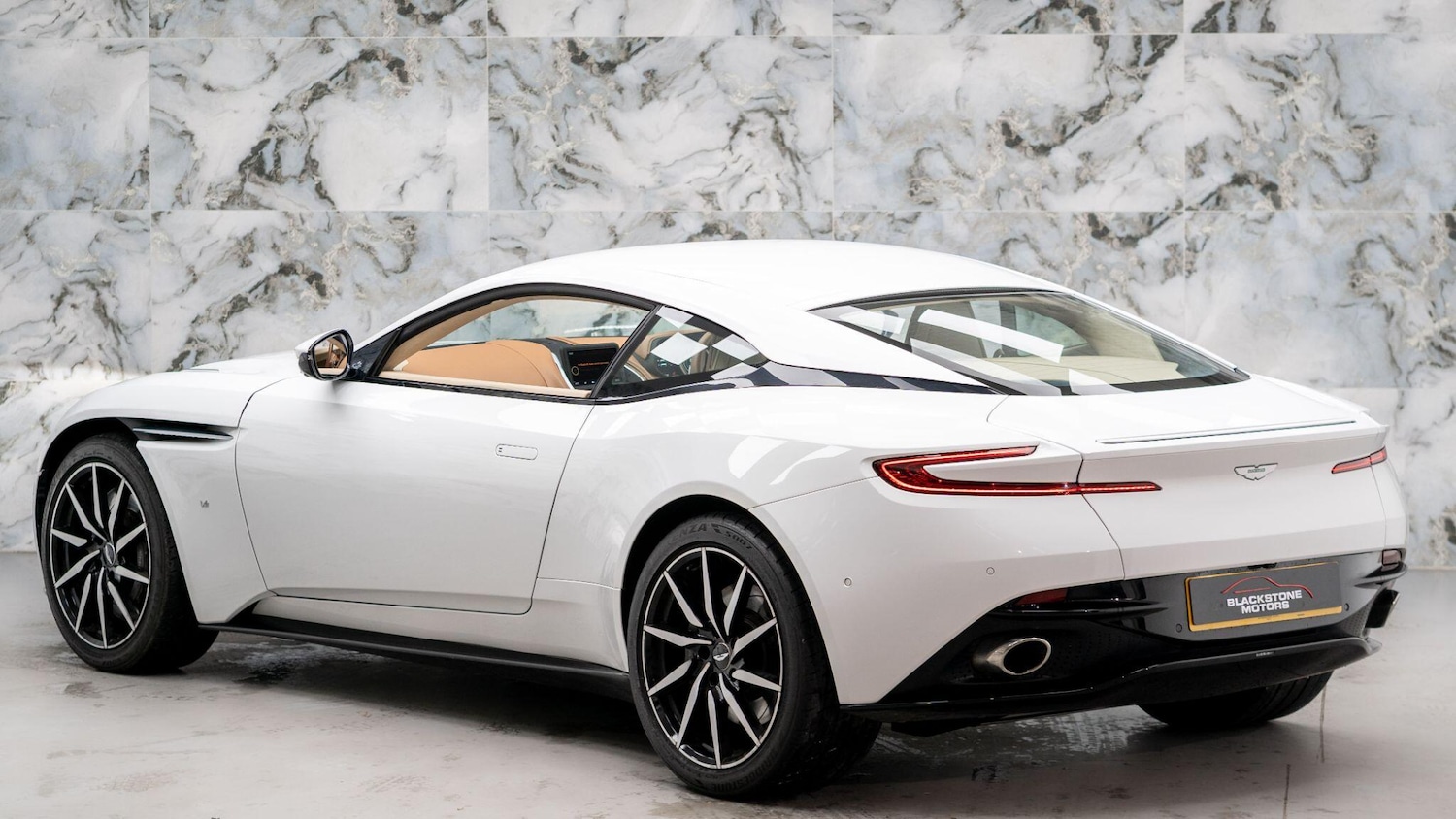 Used Aston Martin DB11 2016 for sale - 76473221: Photo 6