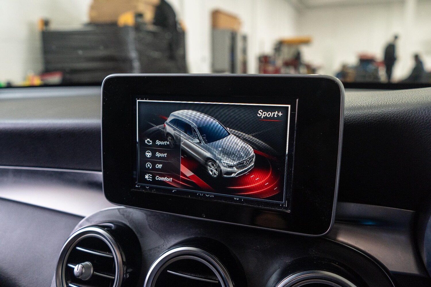 Used Mercedes-Benz GLC 2018 for sale - 77969897: Photo 23