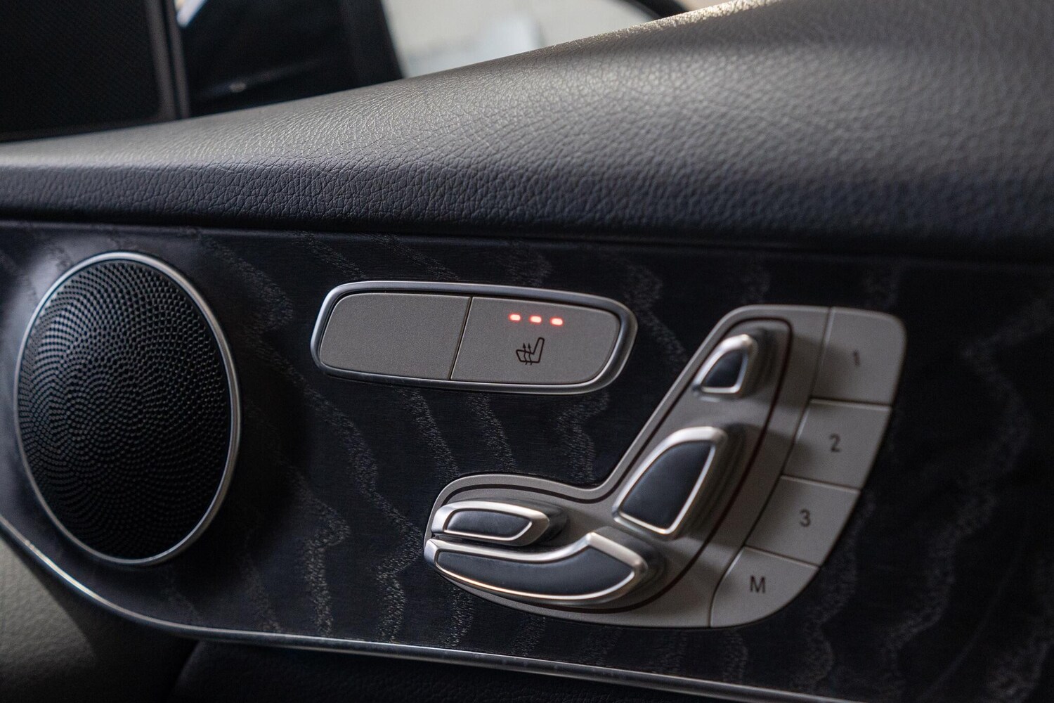 Used Mercedes-Benz GLC 2018 for sale - 77969897: Photo 3