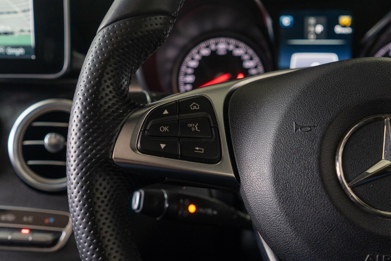 Used Mercedes-Benz GLC 2018 for sale - 77969897: Photo 31