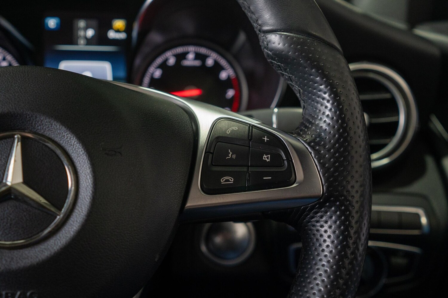 Used Mercedes-Benz GLC 2018 for sale - 77969897: Photo 32