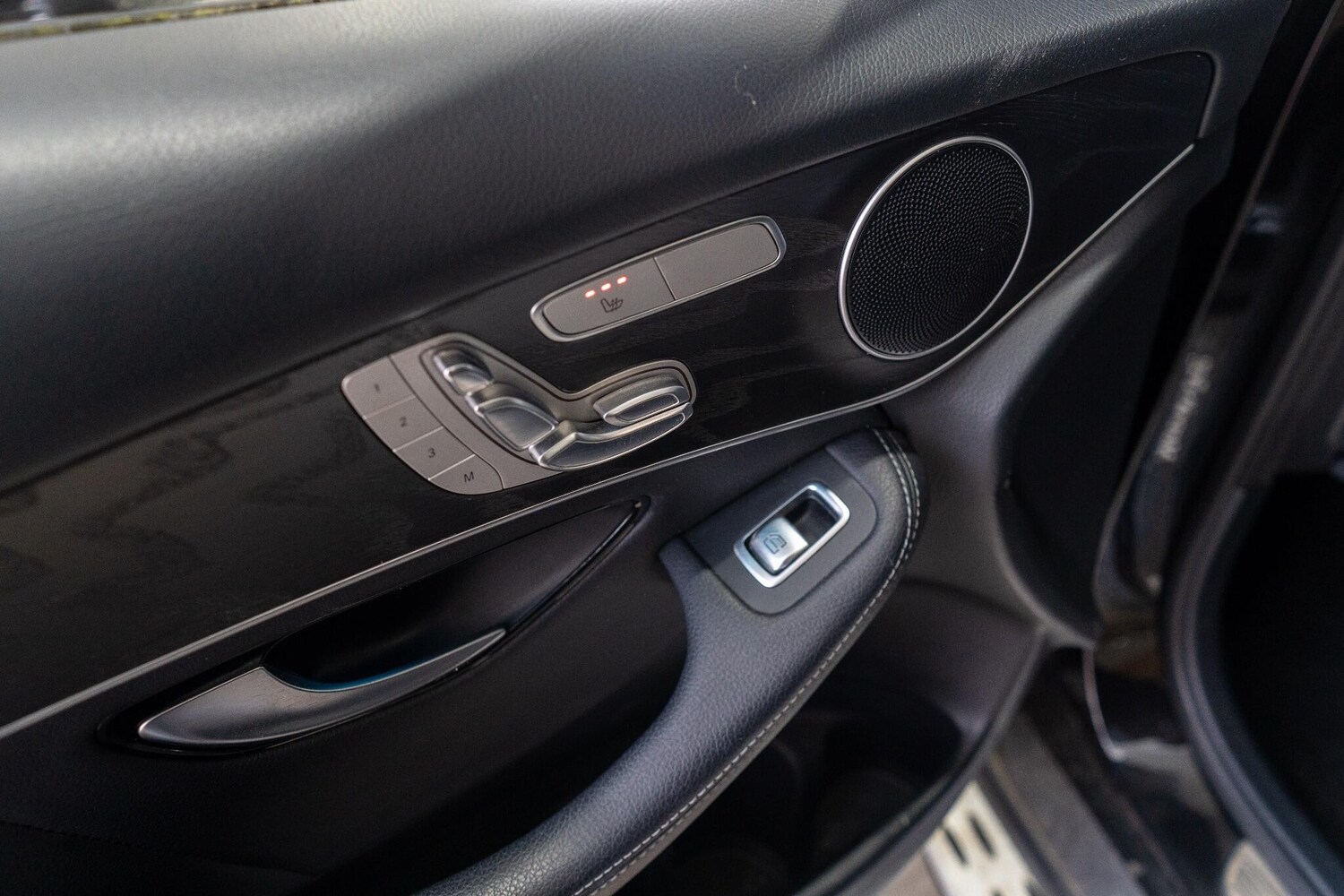 Used Mercedes-Benz GLC 2018 for sale - 77969897: Photo 34