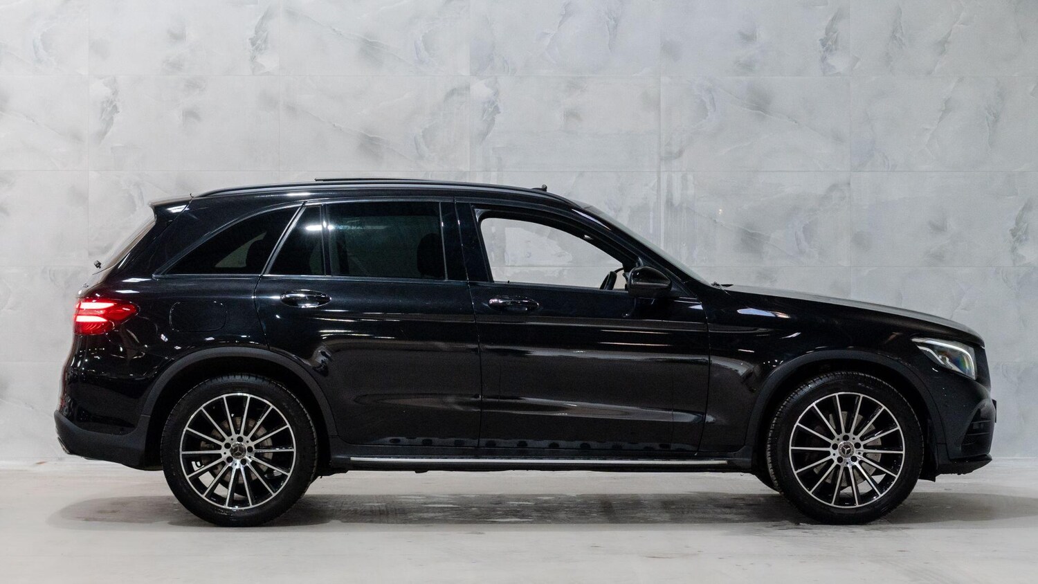 Used Mercedes-Benz GLC 2018 for sale - 77969897: Photo 9