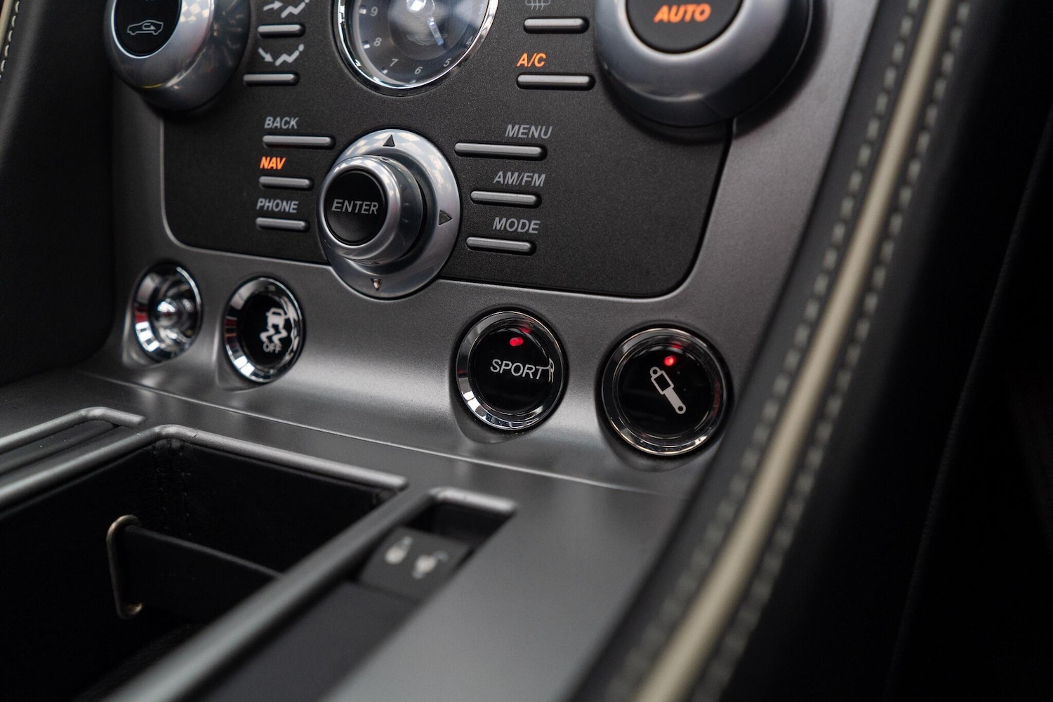 Used Aston Martin Virage for sale - 77156615: Photo 32