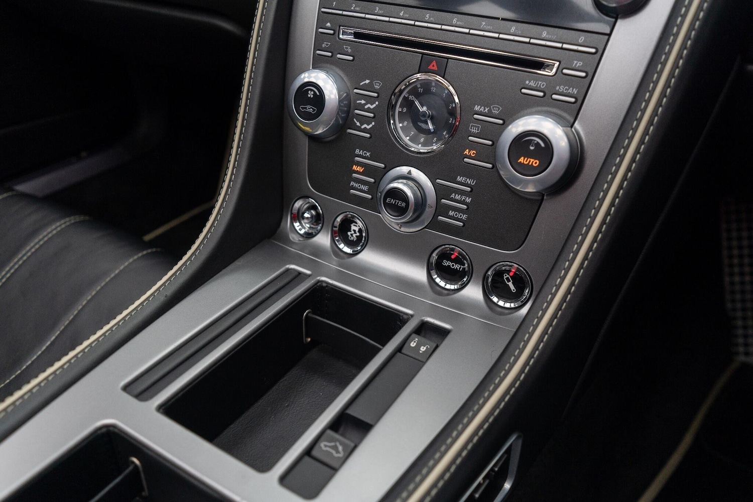 Used Aston Martin Virage for sale - 77156615: Photo 33