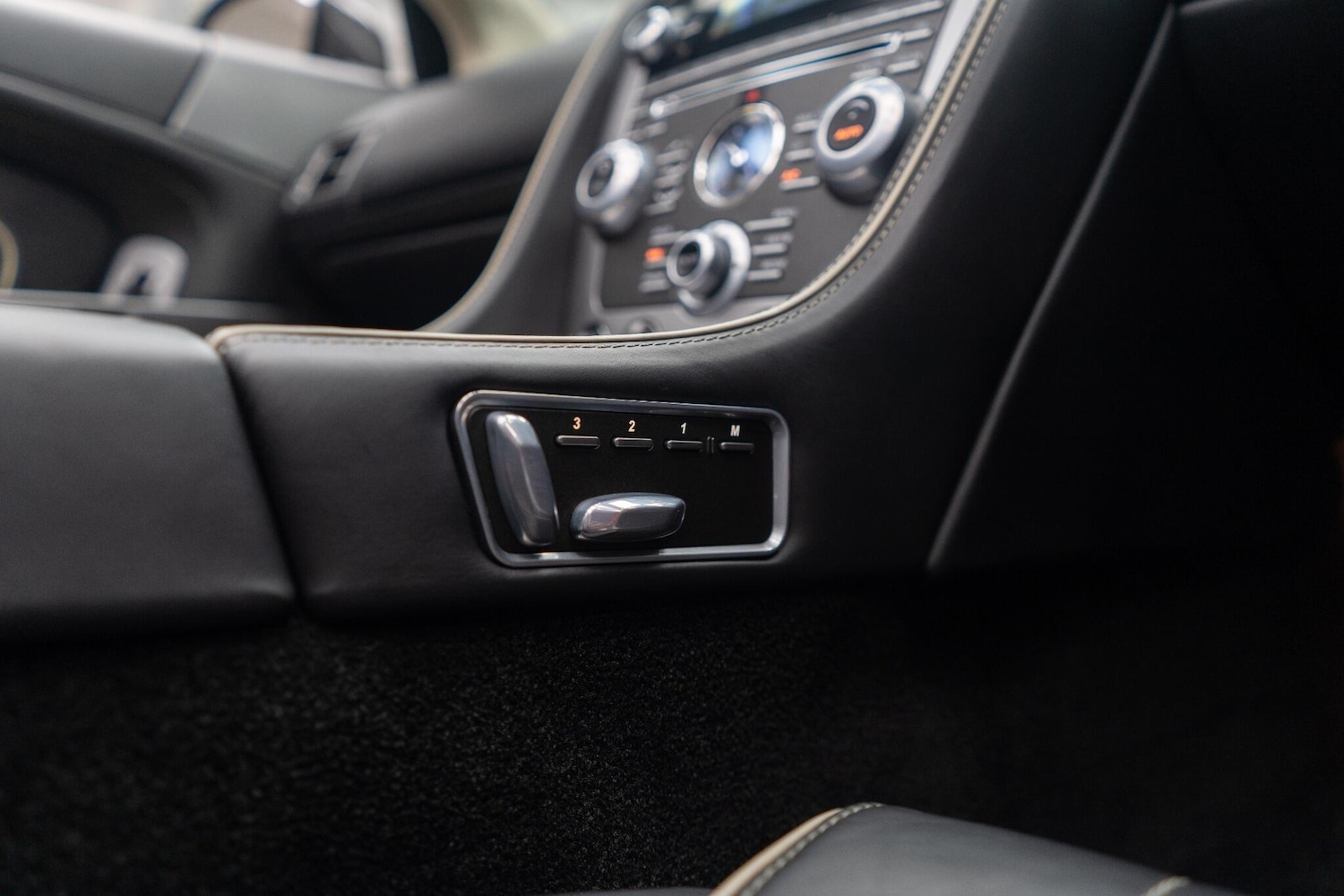 Used Aston Martin Virage for sale - 77156615: Photo 34