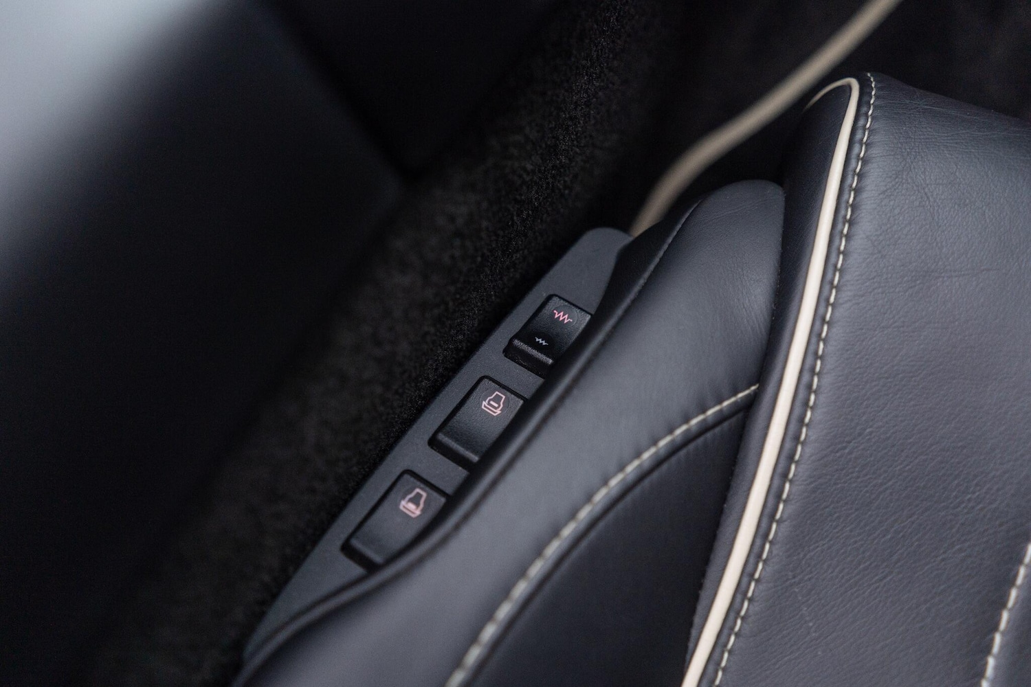 Used Aston Martin Virage for sale - 77156615: Photo 35