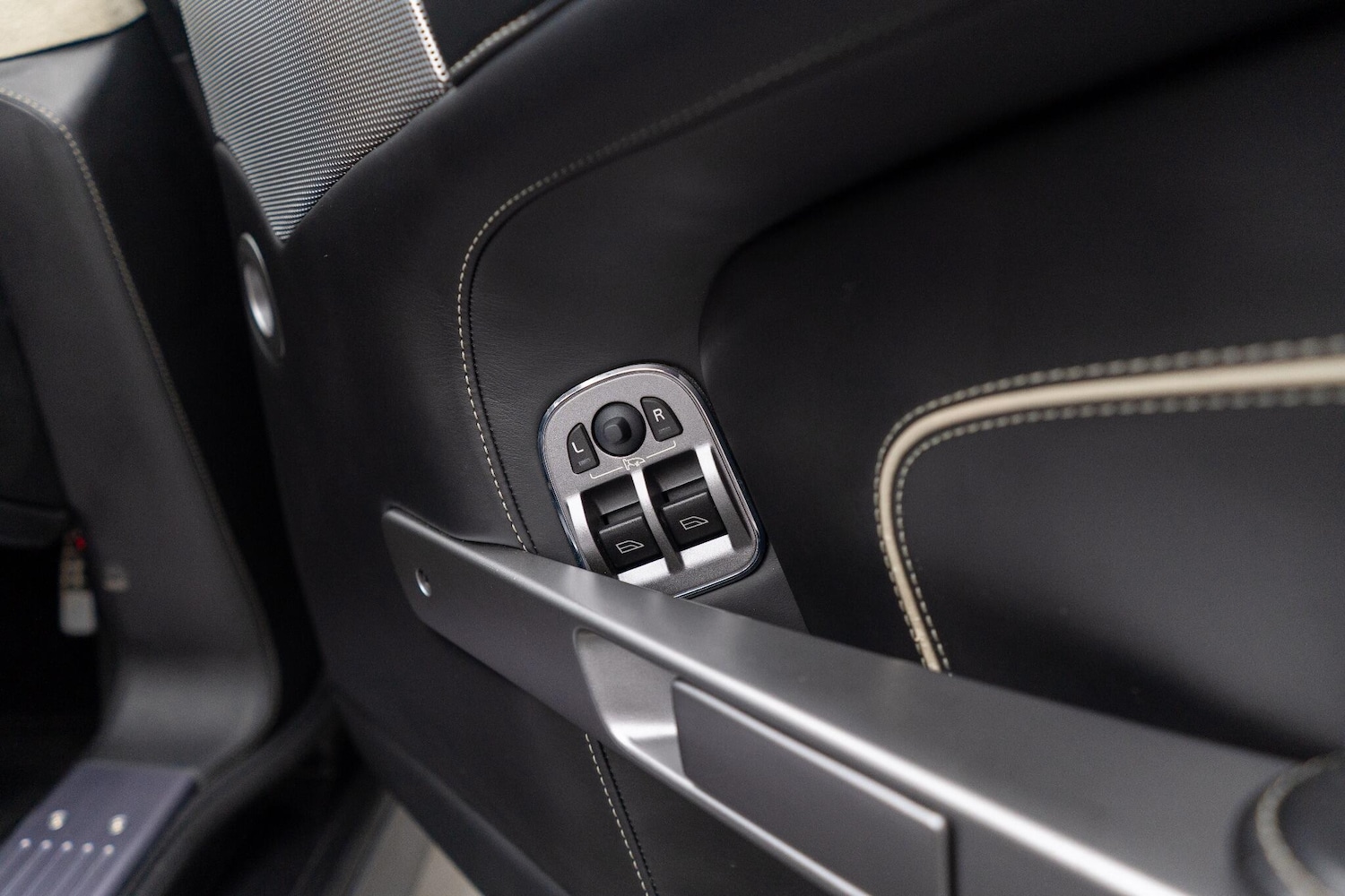 Used Aston Martin Virage for sale - 77156615: Photo 37