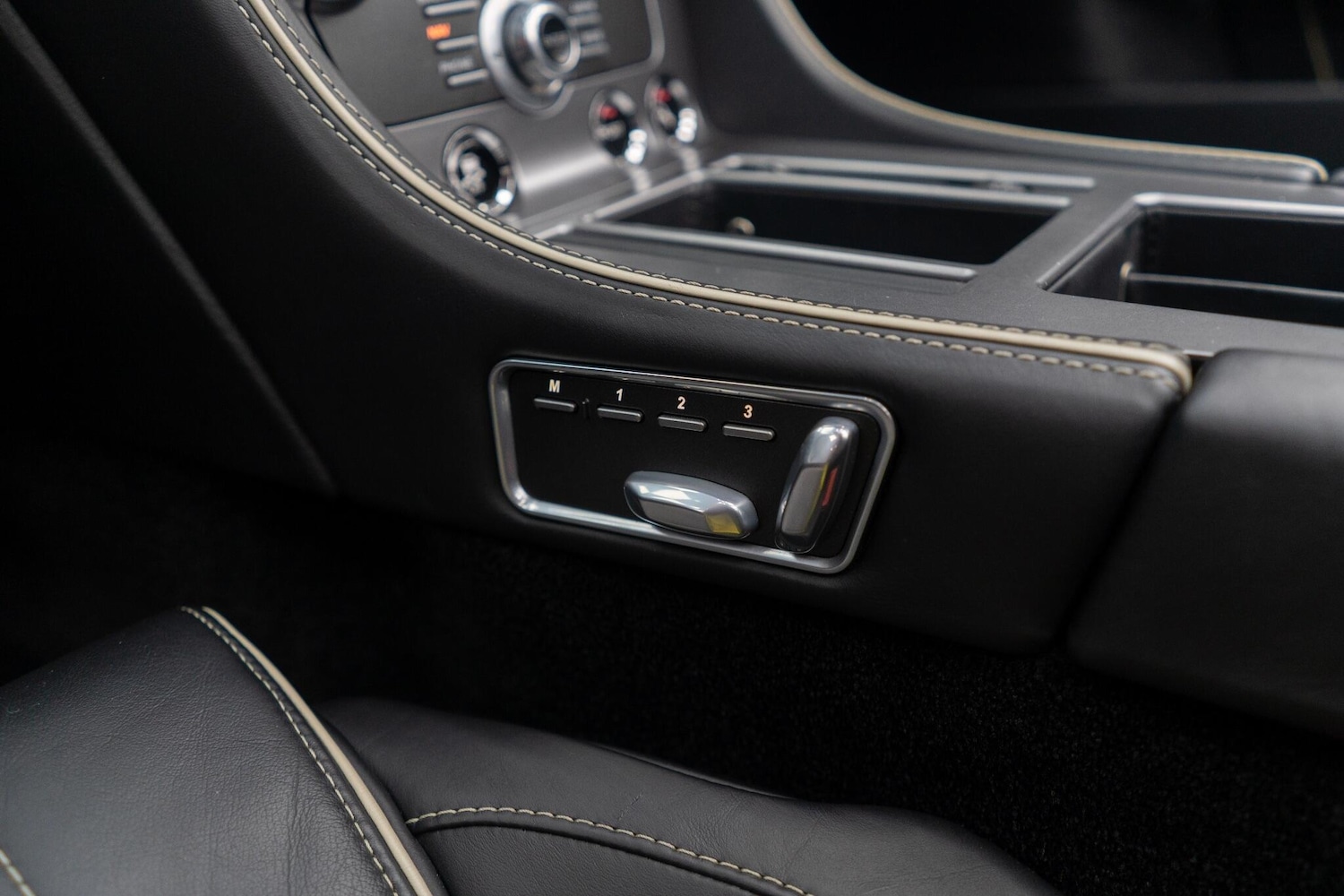 Used Aston Martin Virage for sale - 77156615: Photo 43