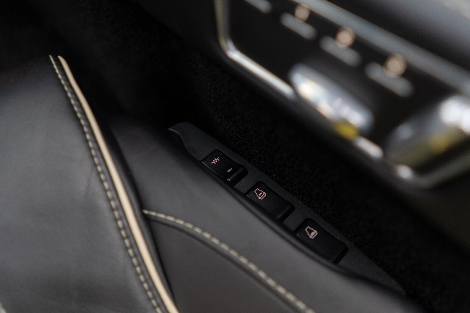 Used Aston Martin Virage for sale - 77156615: Photo 44