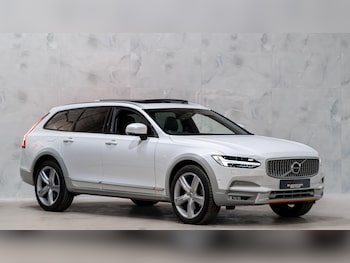 Used Volvo V90 Cross Country 2018 for sale - 78057720: Photo