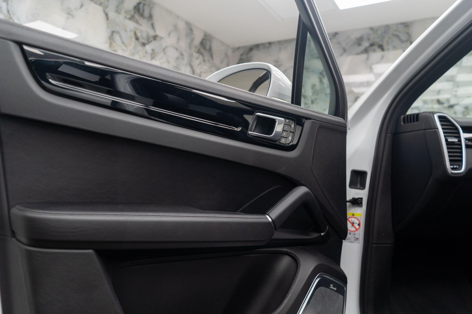 Used Porsche Cayenne 2019 for sale - 76084881: Photo 40