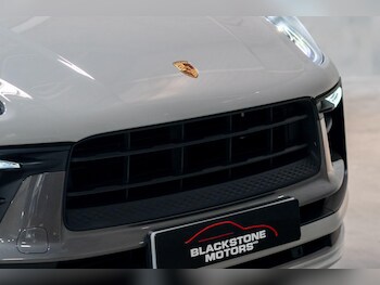 Used Porsche Macan 2023 for sale - 78291180: Photo